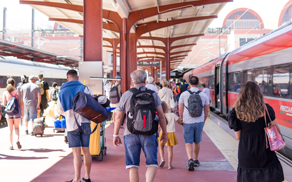 Iryo y Ouigo aprietan a Renfe: así marcha su guerra