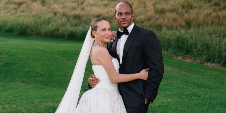 Inside Jennifer Meyer and Geoffrey Ogunlesi’s Romantic Beachside Wedding in Hawaii