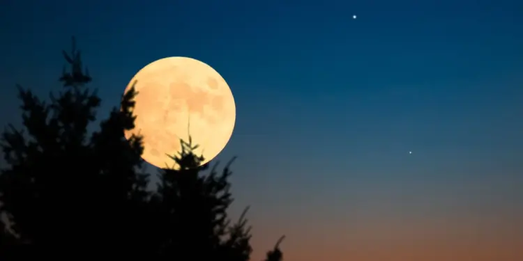 La Luna Llena del Cazador del 26 de octubre de 2026 y cómo afecta a cada signo