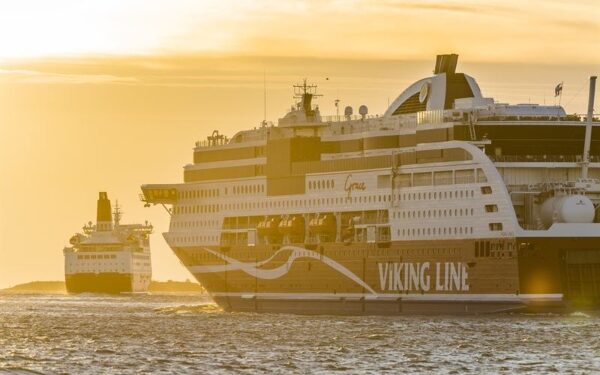 Viking Line atrae a estudiantes durante las vacaciones con artistas, influencers y el grupo Kuumaa