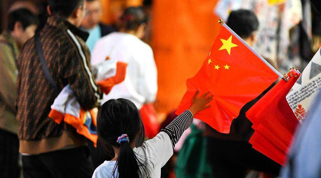 La demanda de viajes se mantiene alta en toda China, tanto que varios lugares turísticos imponen límites de visitantes en medio de las festividades del Día Nacional
