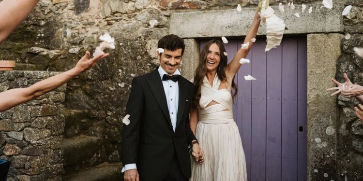 La increíble boda en Portugal de María y Adrián: Ella llevó sandalias elegantes de Mango