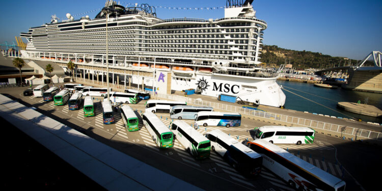 La industria vinculada a los cruceros rechaza el castigo fiscal a las escalas