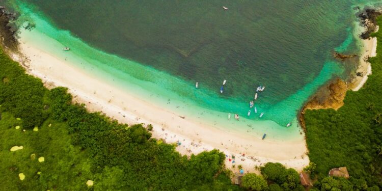 Temor tras el sismo reduce los viajes a Isla Iguana y golpea a lancheros y comerciantes - Nacionales
