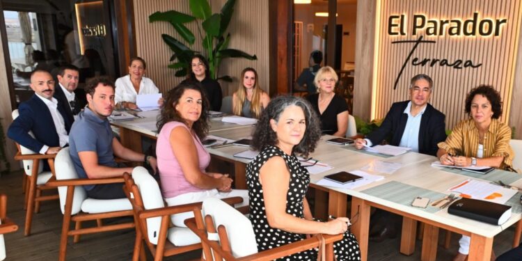El Patronato Insular de Turismo de Fuerteventura y el sector alojativo preparan la promoción turística de 2027