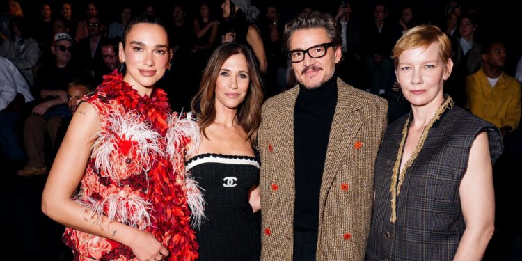 De Dua Lipa a Pedro Pascal: Todas las celebridades en la primera fila del desfile Primavera-Verano 2027 de Chanel