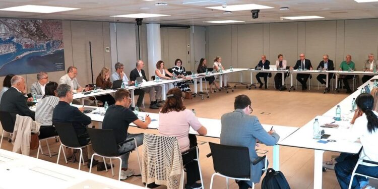 Las empresas de servicios a cruceros piden tasas justas en Barcelona