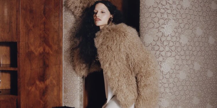 Los perfumes que estarán de moda en Otoño-Invierno 2026: las fragancias favoritas de las mujeres elegantes