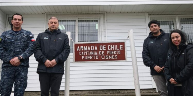 Armada y Emporcha afinan coordinación para recibir crucero Silver Sea