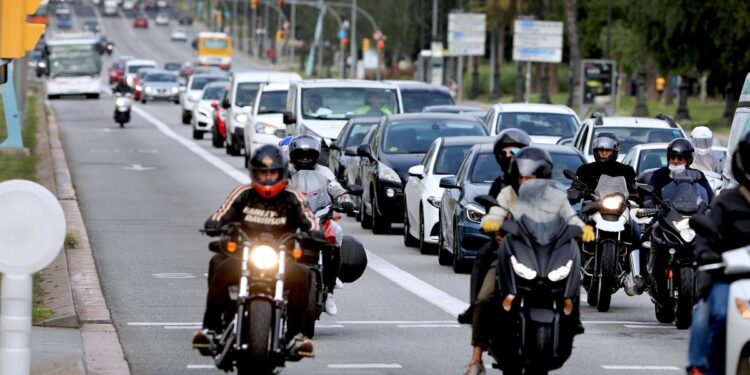 Las motos copan el 6% de los viajes en Barcelona pero suponen el 54% de los muertos en siniestros