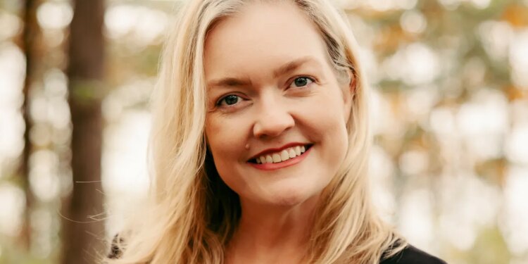 Required Reading: 6 Books That Changed Colleen Hoover’s Life