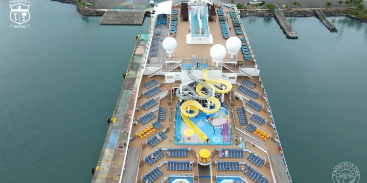Limón da inicio a la temporada de cruceros 2026-2027 con la llegada del Carnival Glory