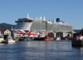 El «Iona» atracado hoy en Vigo.