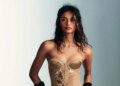Llegan a Zara los jeans baggy inspirados en Día de Muertos y así se combinarán con botines de tacón en otoño 2026