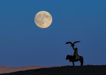 The 2026 Hunter’s Moon Is Coming—Here’s What It Means for Every Star Sign