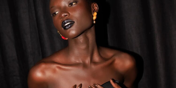 Los 6 colores de uñas de buen gusto que las mujeres más elegantes llevarán en octubre 2026