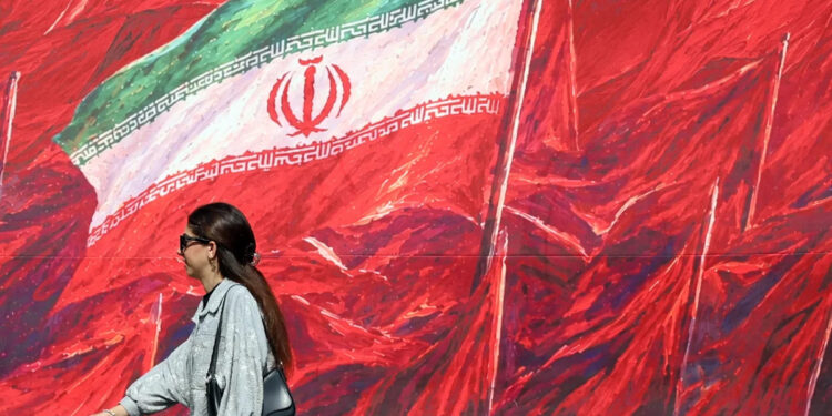 Los iraníes afrontan un laberinto para viajar tras las sanciones de EEUU a sus aerolíneas