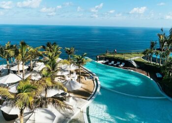Los viajeros quieren que la IA vigile precios de hotel, no planifique viajes, según un estudio