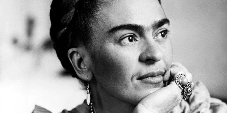 Frida Kahlo llevó primero la tendencia de los zapatos Oxford de tacón que regresan en otoño 2026
