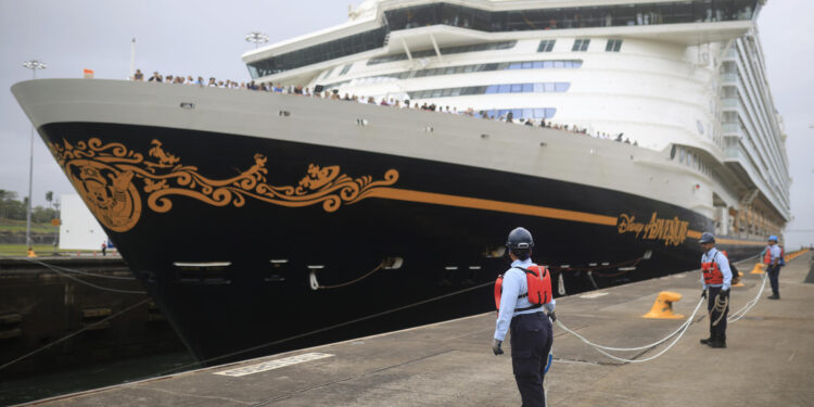 Más cruceros, más pasajeros… pero ¿quién se queda con el dinero?