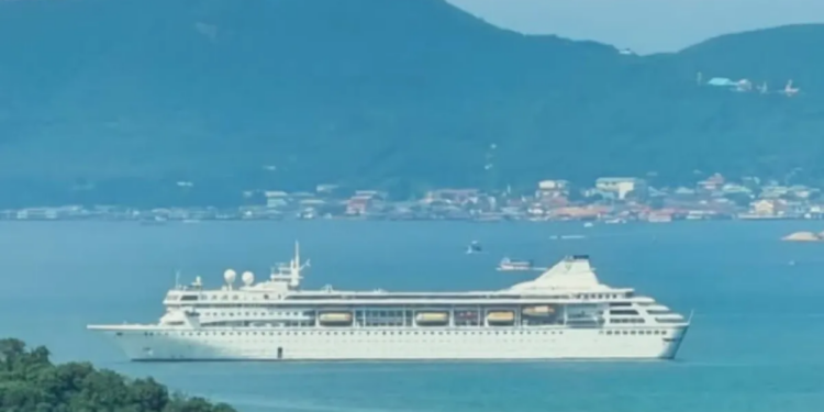 Más de 200 pasajeros de un crucero de lujo quedaron varados en Camboya por el aumento del precio del combustible