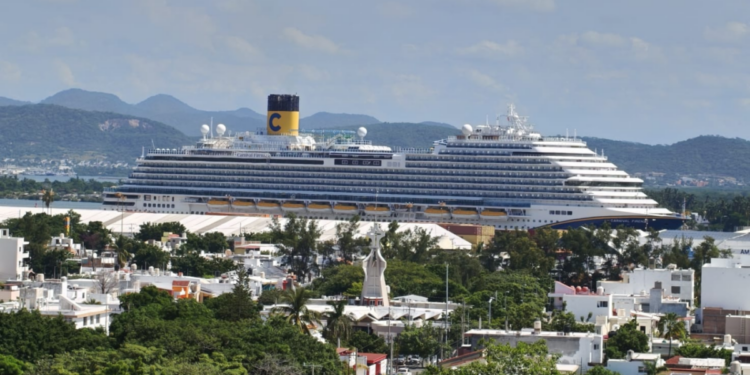 Mazatlán recibe al crucero Carnival Firenzi con casi 5 mil pasajeros y tripulantes a bordo