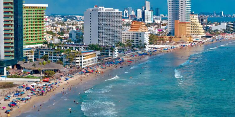 Mazatlán suma 659 millones de pesos de derrama por turismo de cruceros