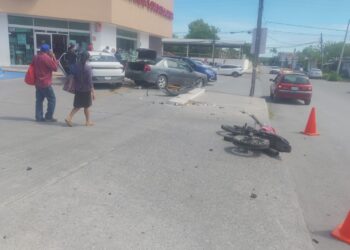 Motociclista herido de gravedad tras choque en crucero Bravo y Fidel Velázquez