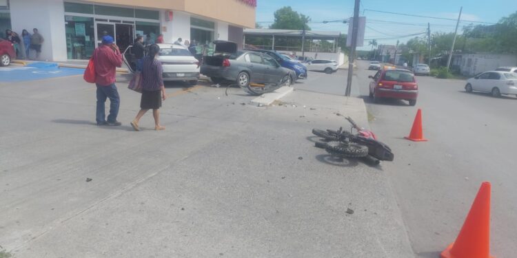 Motociclista herido de gravedad tras choque en crucero Bravo y Fidel Velázquez