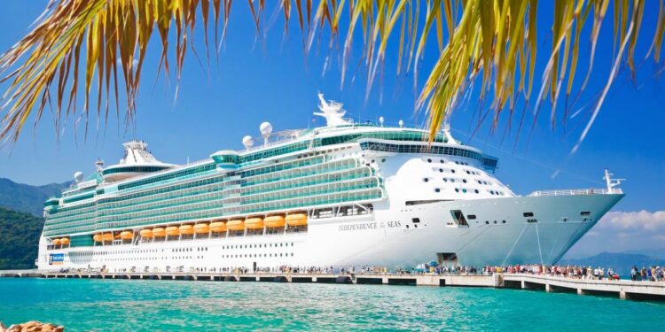 Panamá inicia la temporada de cruceros en el Caribe con proyecciones al alza