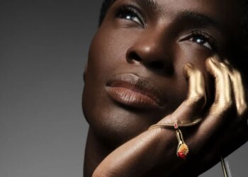 Pat McGrath colabora con Pandora y encuentra en la joyería un nuevo lienzo para explorar el color este otoño 2026