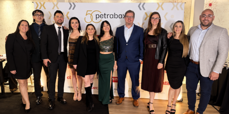 Petrabax celebró 50 años junto con agencias y socios comerciales
