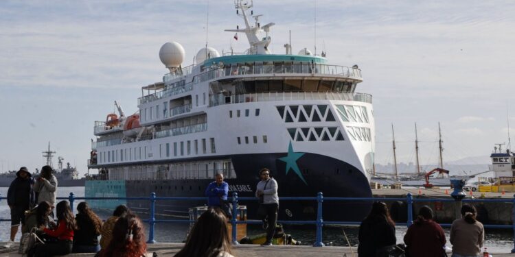 Temporada de cruceros en Valparaíso: Gobierno y servicios de seguridad coordinan plan ante alza del 25% en recalada de naves