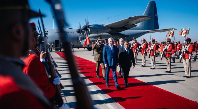 J.A. Kast aterriza en Bolivia tras 71 años sin viajes presidenciales al país