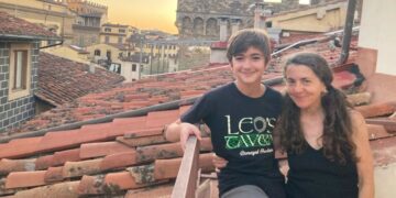 Concesiones, sobornos y un dedo de 400 años de antigüedad: el caótico intento de que mi hijo adolescente ame Italia