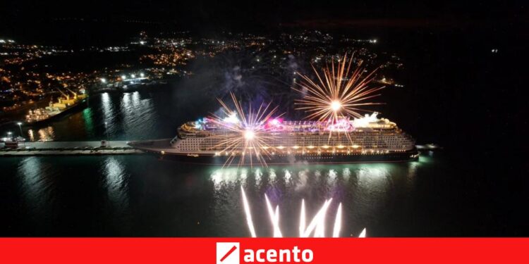 Puerto Plata despide con fuegos artificiales al primer crucero de Disney que visita RD