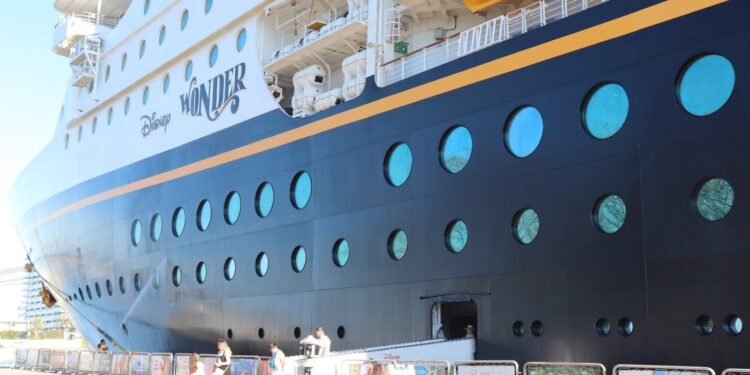 Registra Puerto Vallarta un arribo triple de cruceros