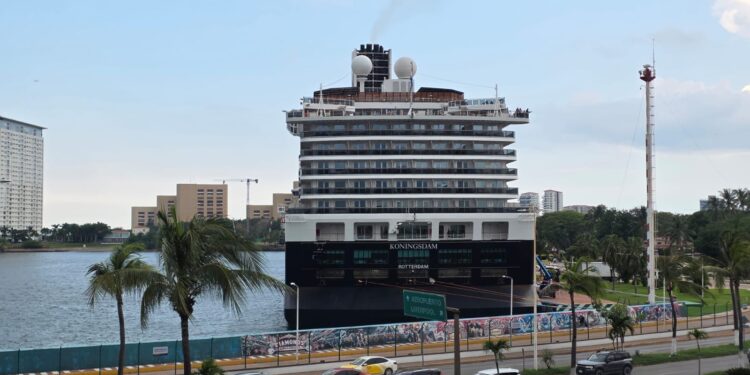 Puerto Vallarta vive pernocta y doble estadía de cruceros este fin de semana