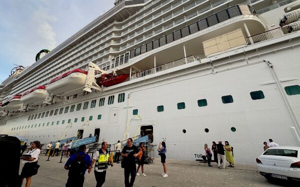 Puerto de Motril atiende doble recalada de cruceros