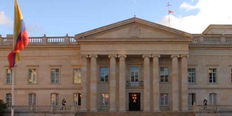 Presidencia emite circular que fija límites a viajes al exterior y al gasto en publicidad estatal