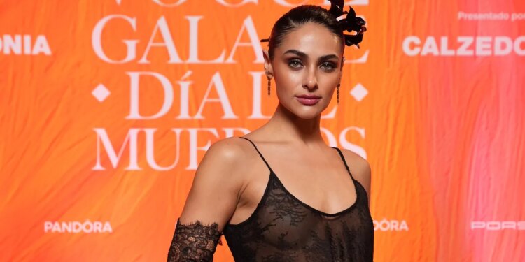 Renata Notni deslumbra en la Gala de Día de Muertos Vogue 2026
