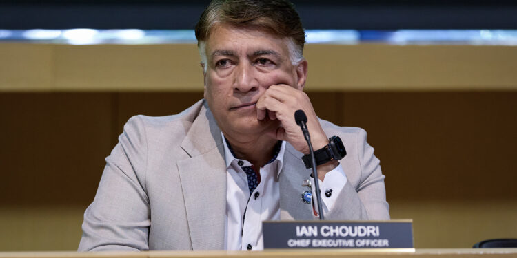 Director del tren de alta velocidad de CA dimite en medio de escándalo