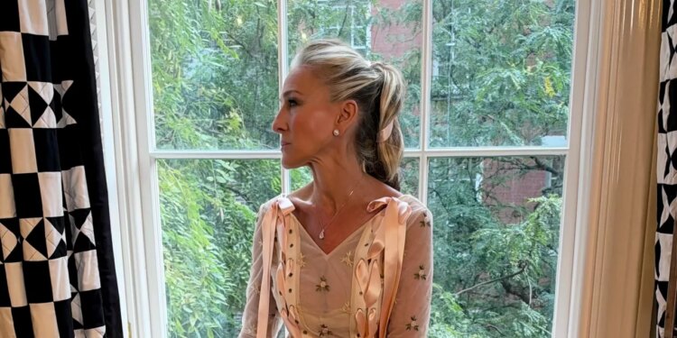 Sarah Jessica Parker Gets Ready for the New York City Ballet Fall Fashion Gala in Custom Simone Rocha