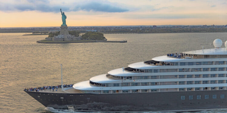 Eclipse lleva el Yate Discovery ultra-lujoso a New York