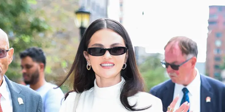 Selena Gomez Gives the Merlot Manicure an Edgy Upgrade for Fall