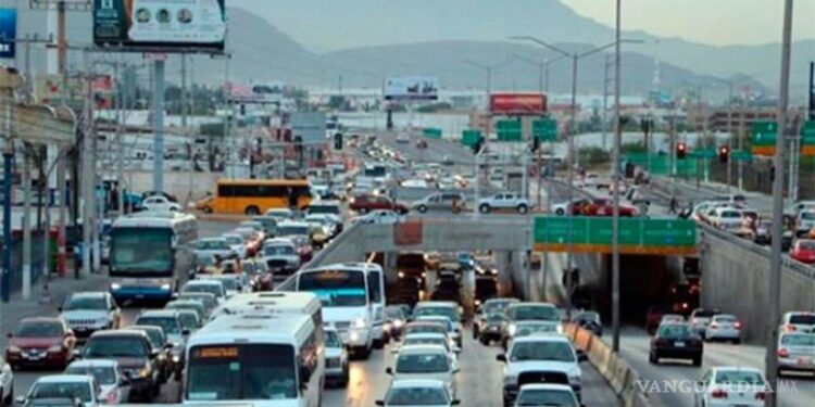 Saltillo: Concentra transporte privado 85% de viajes; se pierden 58 horas en el tráfico