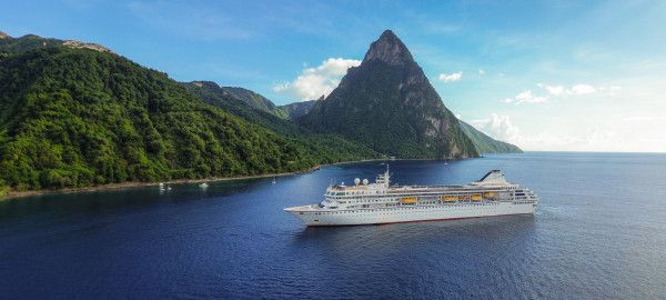 Pasajeros que vivían en un crucero se quedan atrapados y sin casa en Camboya por el precio del combustible