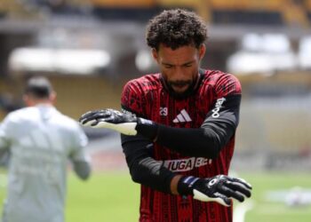 Exportero campeón con Colo-Colo por constantes viajes de Vozinha: "Uno sabe a lo que se expone cuando traen un jugador así"