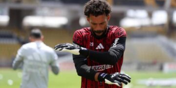 Exportero campeón con Colo-Colo por constantes viajes de Vozinha: "Uno sabe a lo que se expone cuando traen un jugador así"