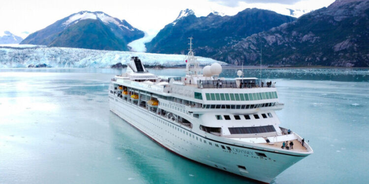 Un crucero de lujo ha dejado a 200 pasajeros varados en Camboya. La guerra disparó a las nubes el precio del combustible